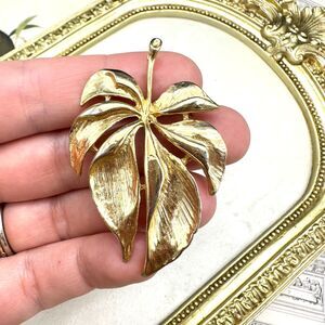 Vintage Palm Leaf Gold Tone Brooch Pin